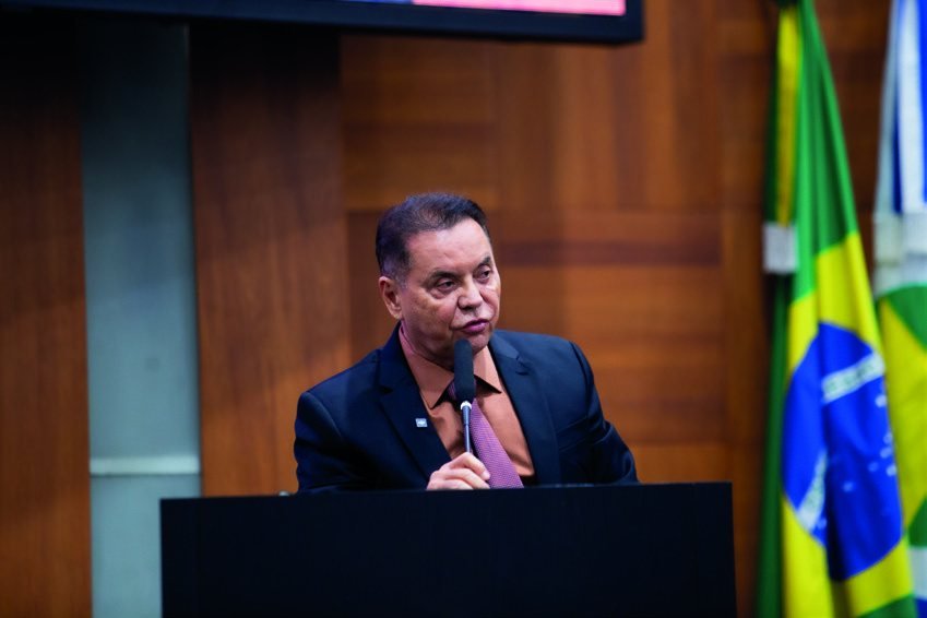 Botelho na tribuna da Assembleia Legislativa